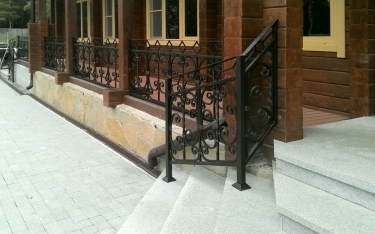 Кованые перила для крыльца