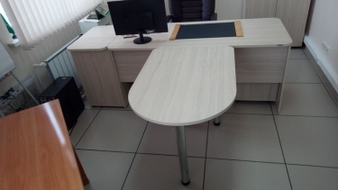 Стол прямой Персона Грата Glassy 1.10.16 Туя